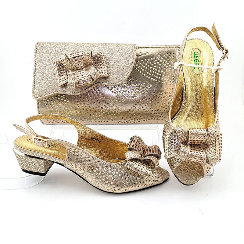 Point-Toe Buckle Heels & Matching Evening Clutch Set | High-Sense Zircon Buckle Stilettos | Trendy Minimalist Rhinestone Evening Bag | Luxury-Label Coordinating Party Set | 2026 High-Fashion Statuesque Gala Accessories
